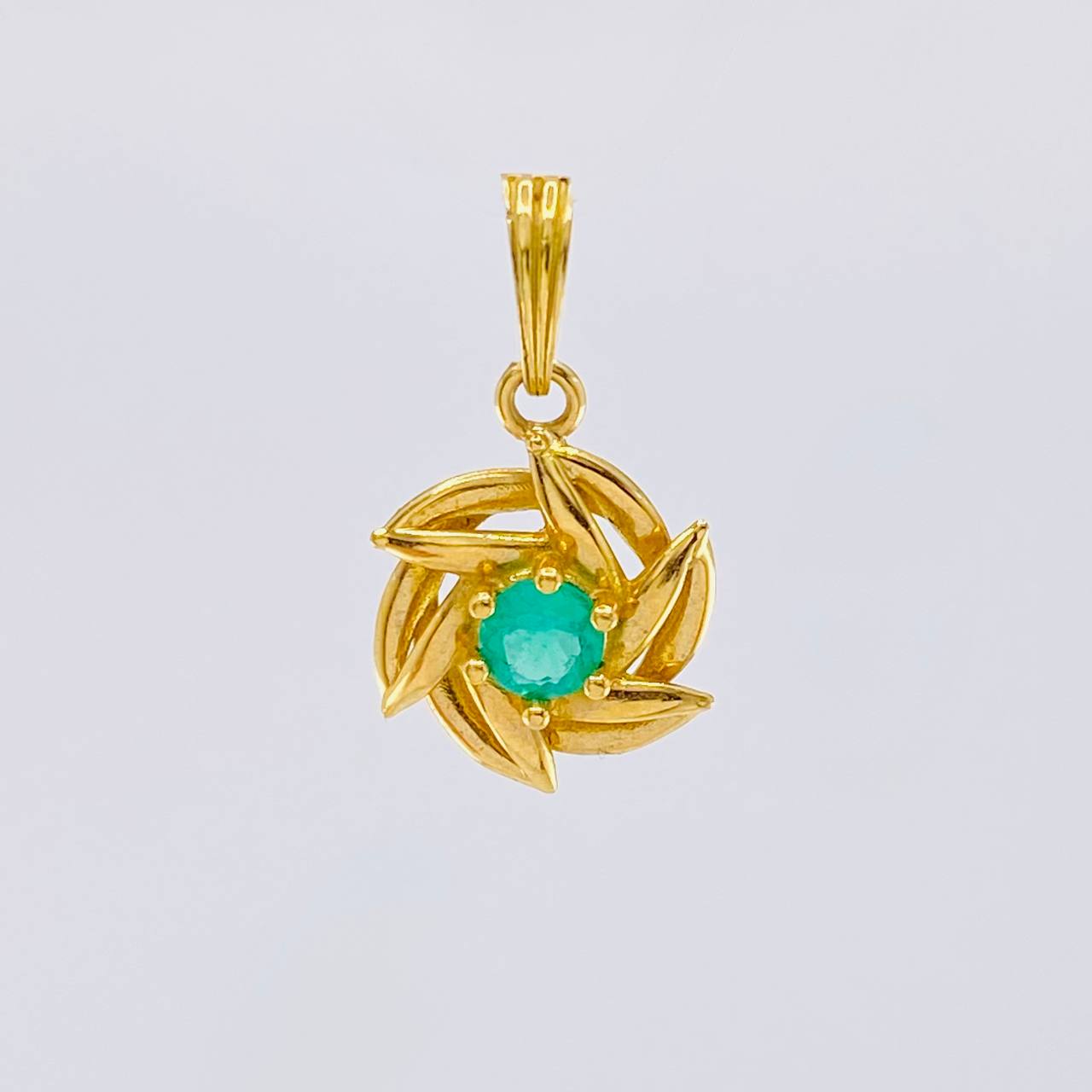 Pendant Propeller 2gr / 2.1cm / Emerald 30pts Yellow Gold (Jewel) *