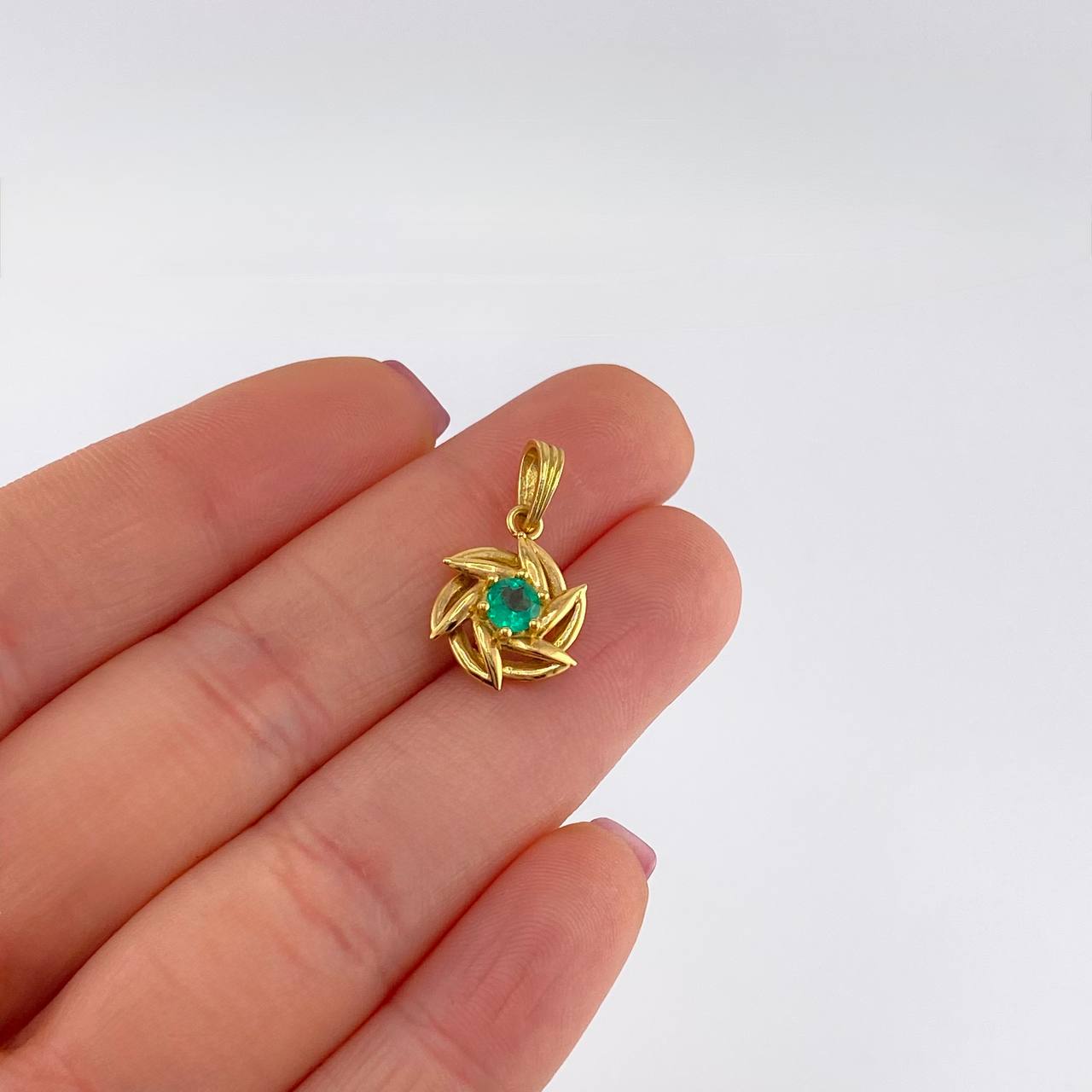 Pendant Propeller 2gr / 2.1cm / Emerald 30pts Yellow Gold (Jewel) *