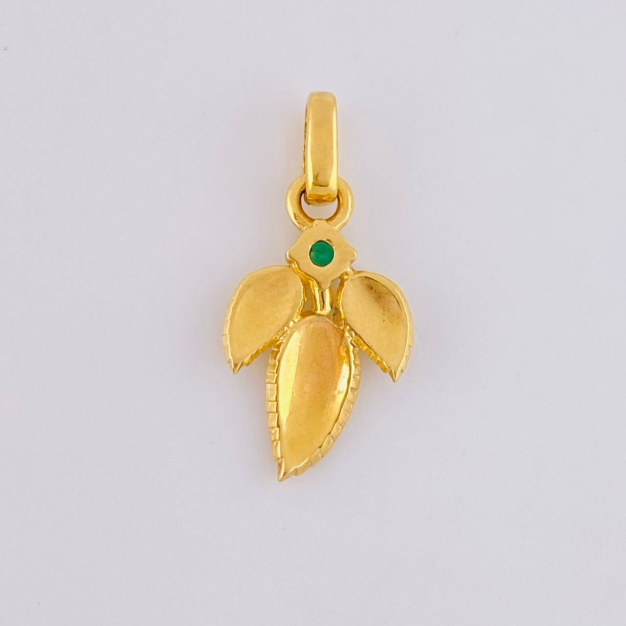 Pendant Triple Sheet 1.7gr / 2.3cm / Emerald 9pts Yellow Gold (Jewel) *