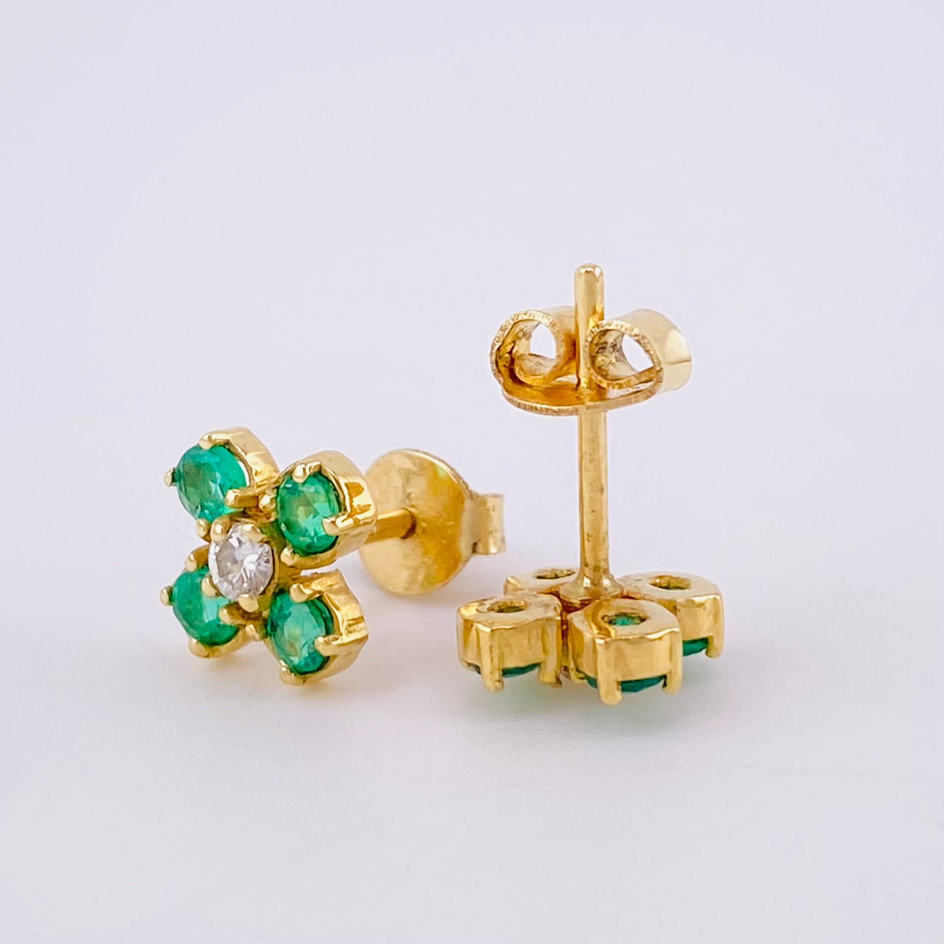 Stud Earrings Clover Four Petals Emerald 80pts Diamonds 20pts 2.05gr / 6mm 18K Yellow Gold *