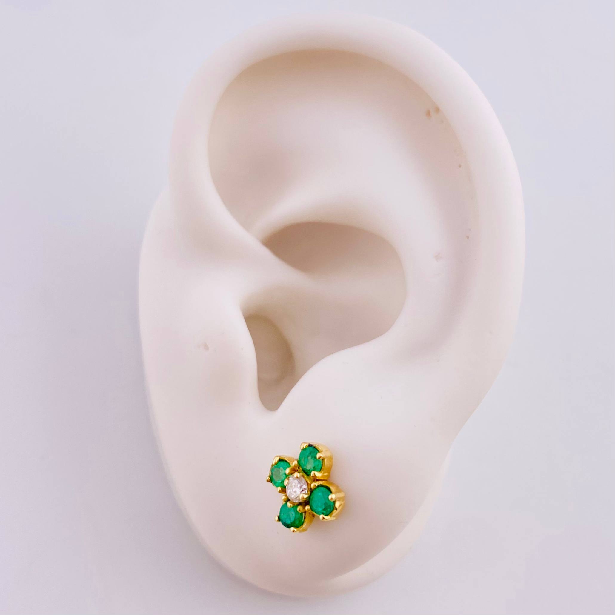 Stud Earrings Clover Four Petals Emerald 80pts Diamonds 20pts 2.05gr / 6mm 18K Yellow Gold *