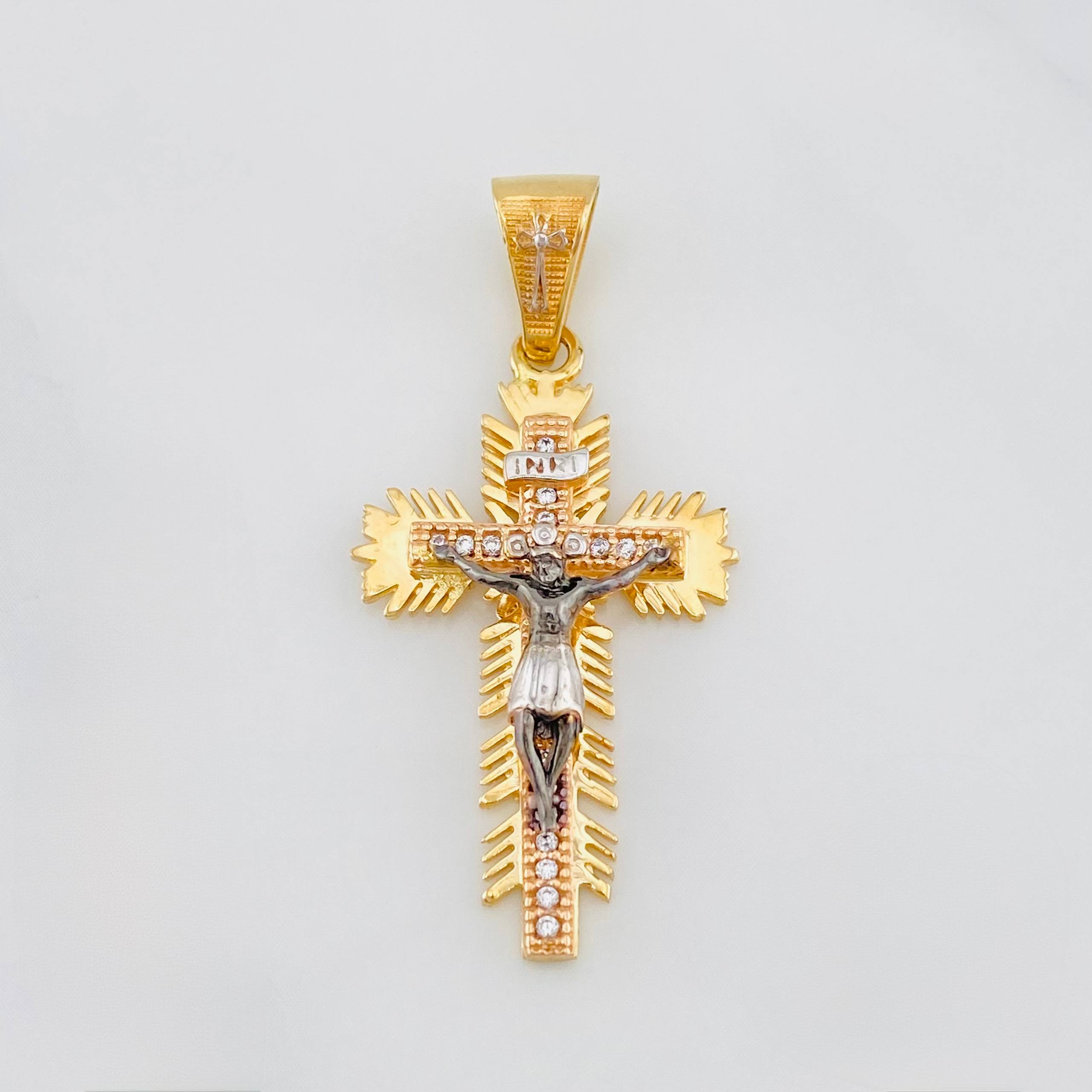 Dije Cruz cristo milagroso 3.8g / 1 1/2 in Tres Oros 18K