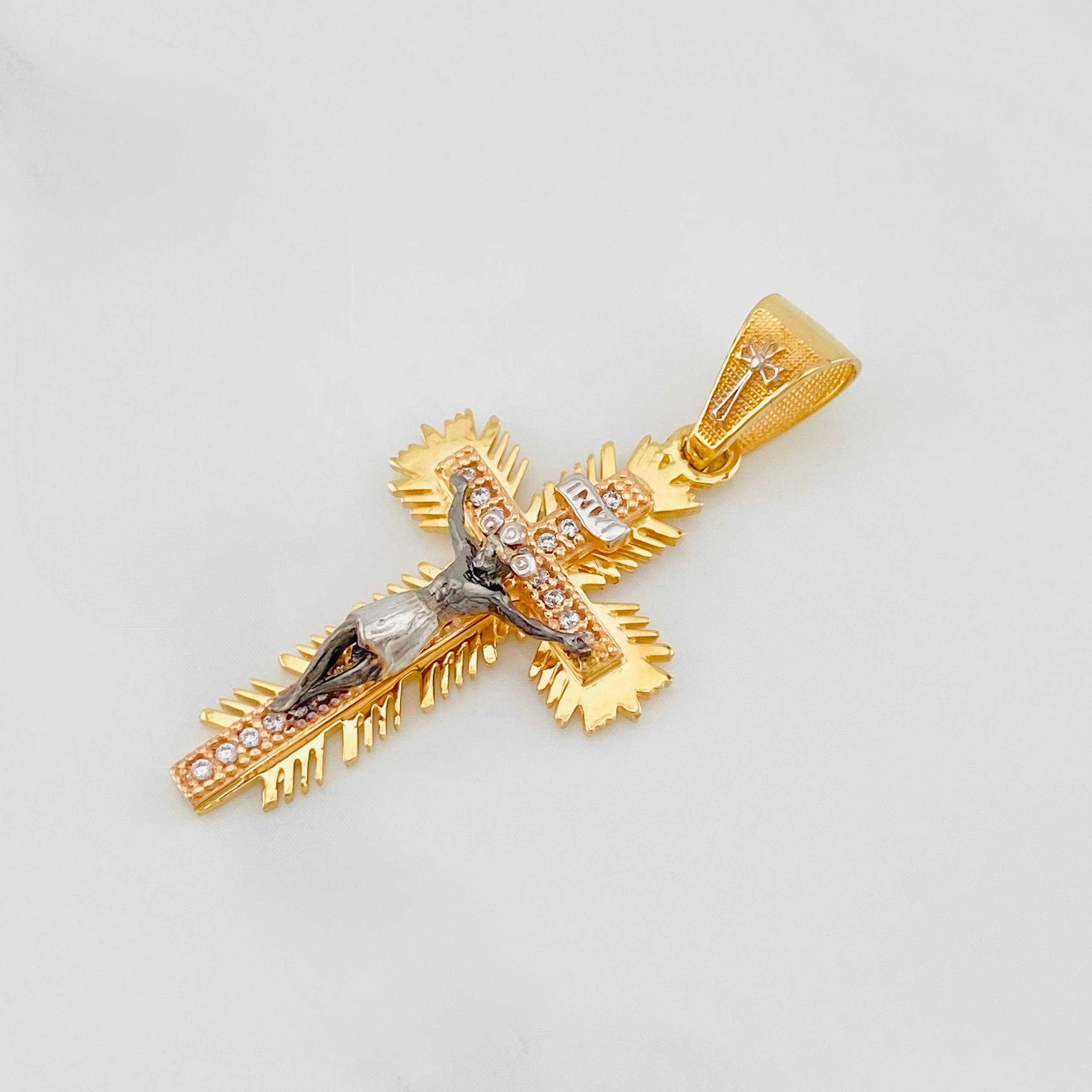 Dije Cruz cristo milagroso 3.8g / 1 1/2 in Tres Oros 18K
