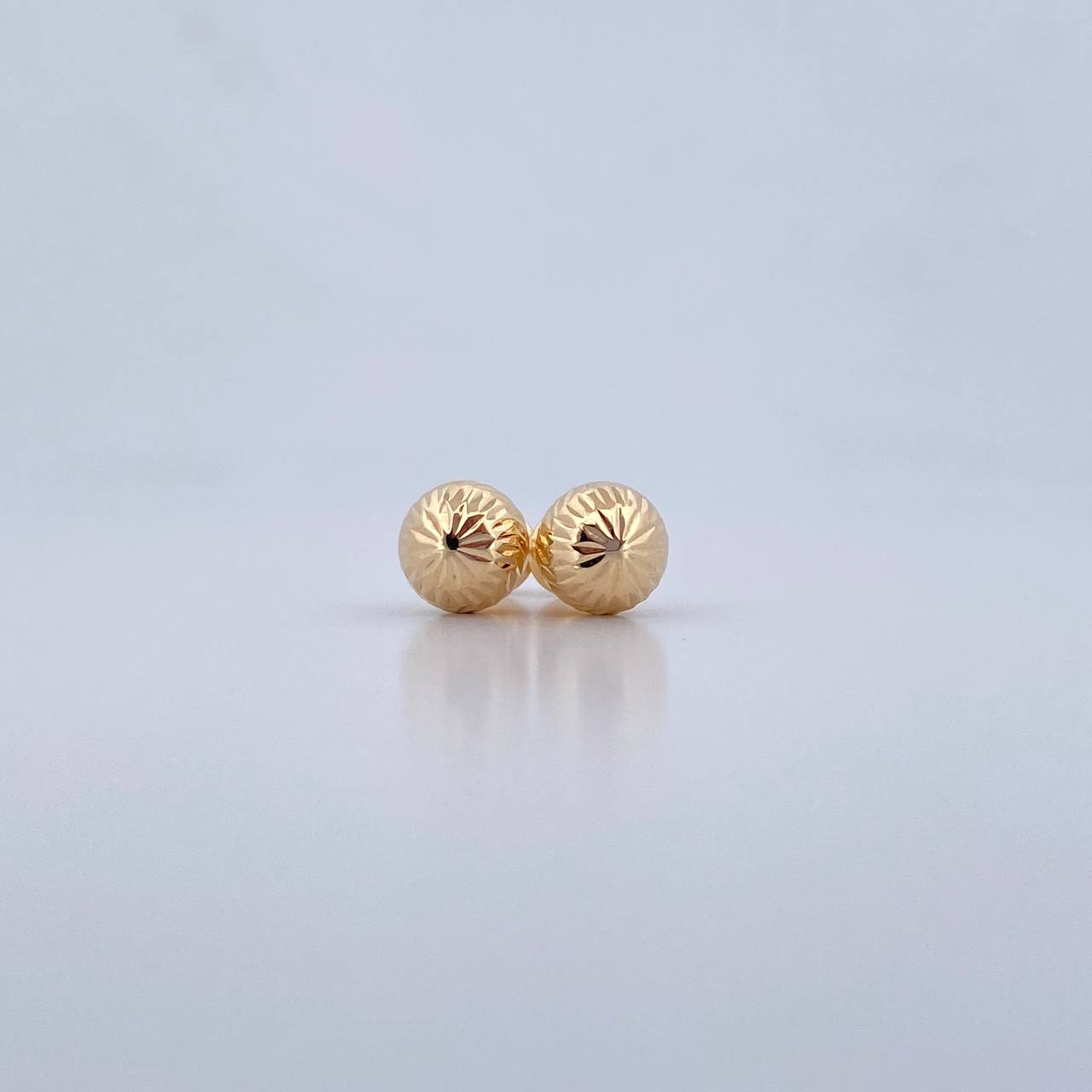 Stud Earrings Bead 1.3gr / 8mm Diamond Cut 18K Yellow Gold &