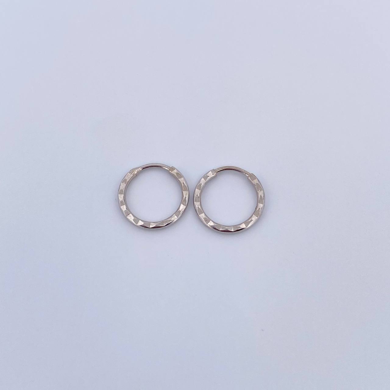 Candongas Aro Rayado 0.45gr / 1cm / Oro 18K $