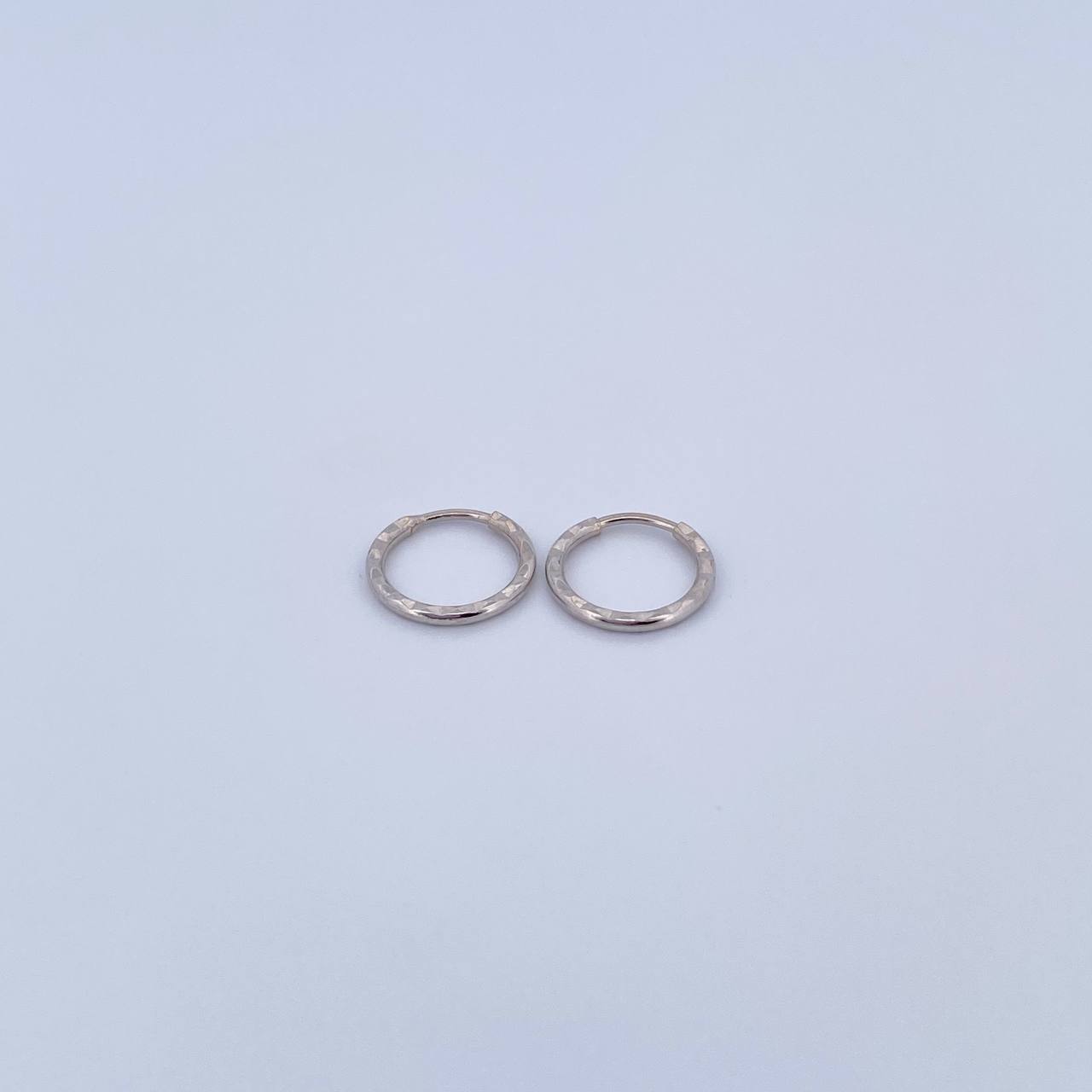 Candongas Aro Rayado 0.45gr / 1cm / Oro 18K $