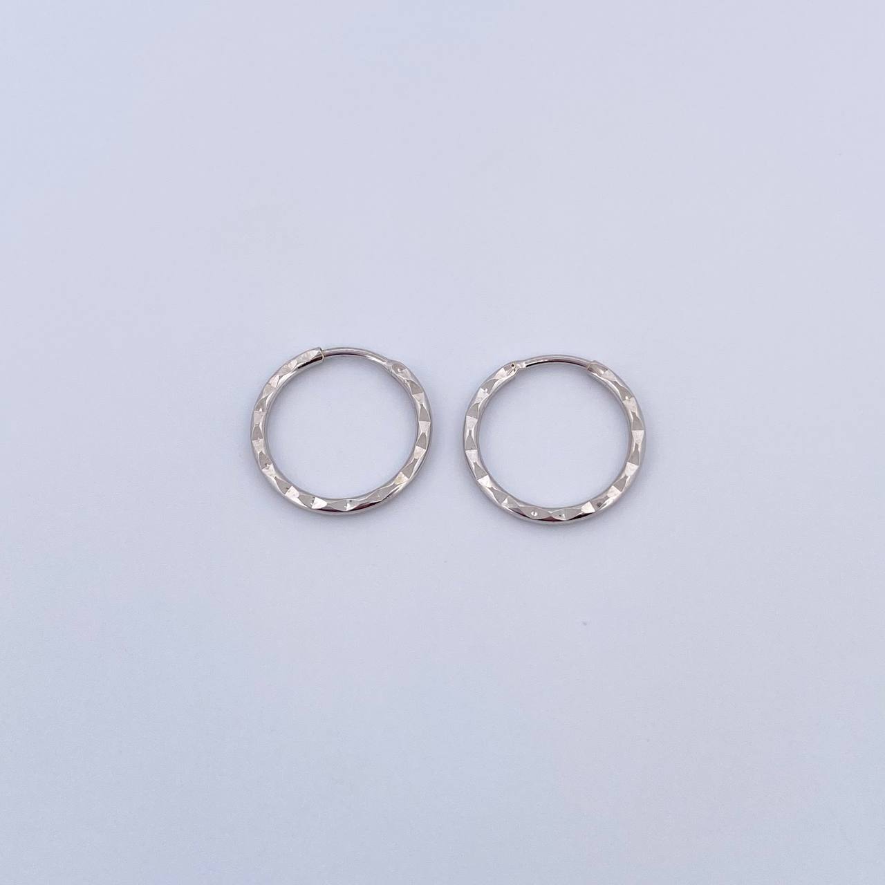 Candongas Aro Rayado 0.55gr / Diamantados Oro Blanco 18K &