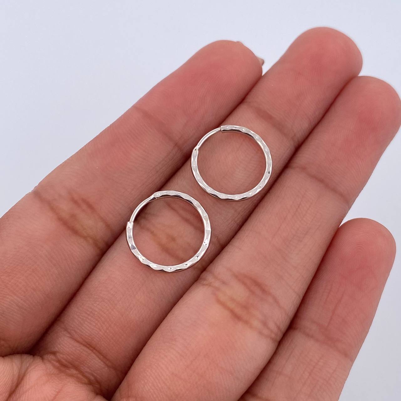 Candongas Aro Rayado 0.55gr / Diamantados Oro Blanco 18K &