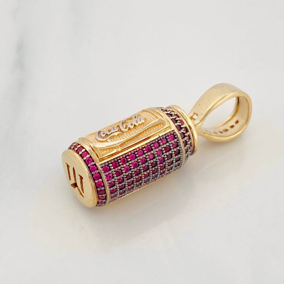 Dije Bebida 8.1g / 1 1/4 in Tres Oros 18K