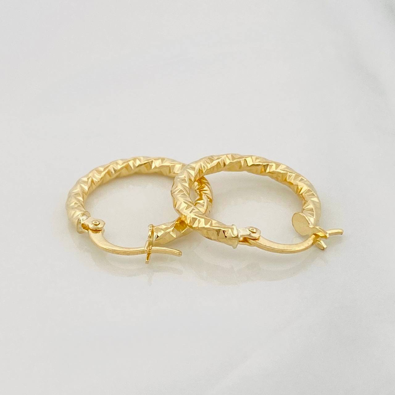 Candongas Yudi 1.7g / 3/4 in Oro Amarillo 18K