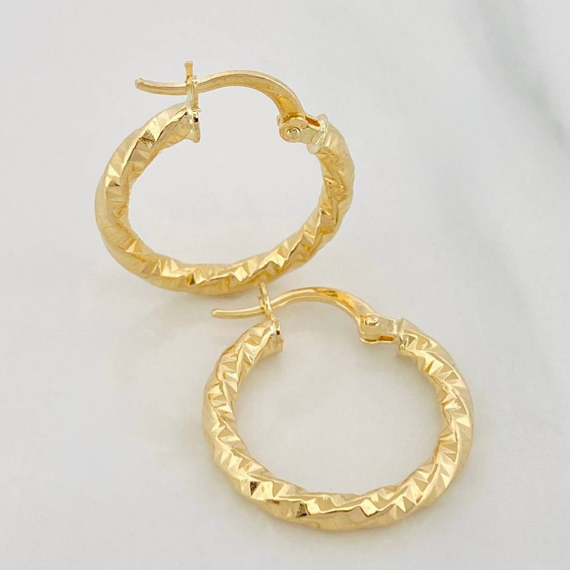 Candongas Yudi 1.7g / 3/4 in Oro Amarillo 18K