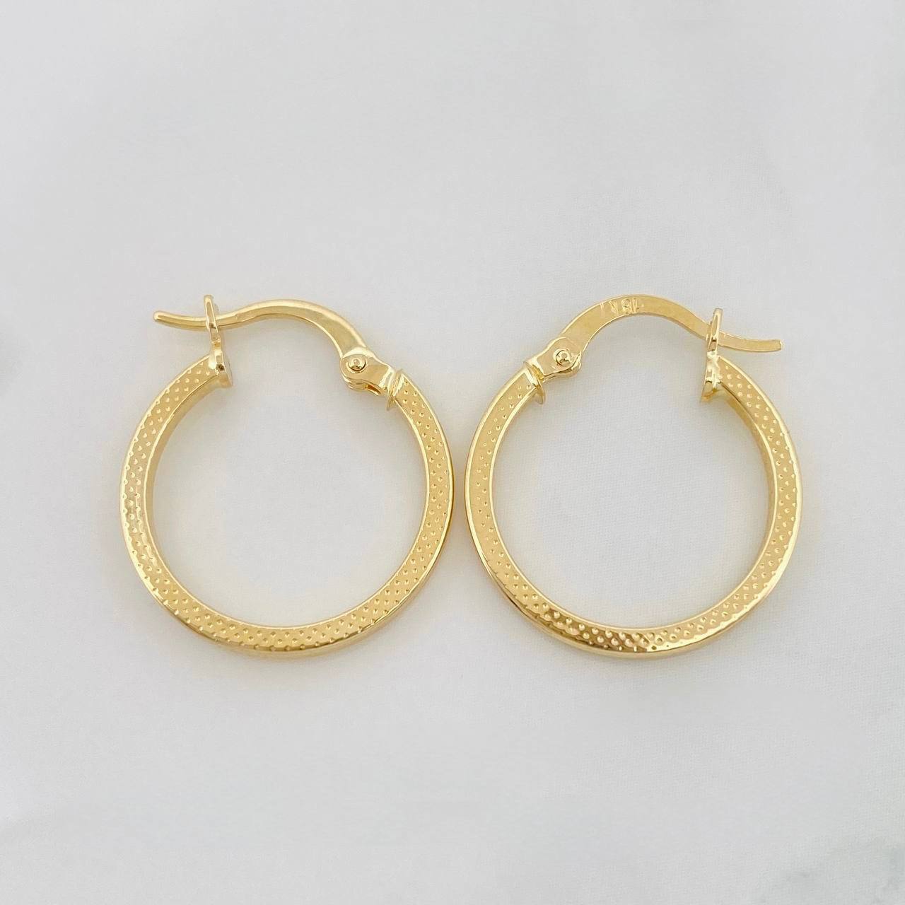 Candongas Vick 1.15g / 3/4 in Oro Amarillo 18K