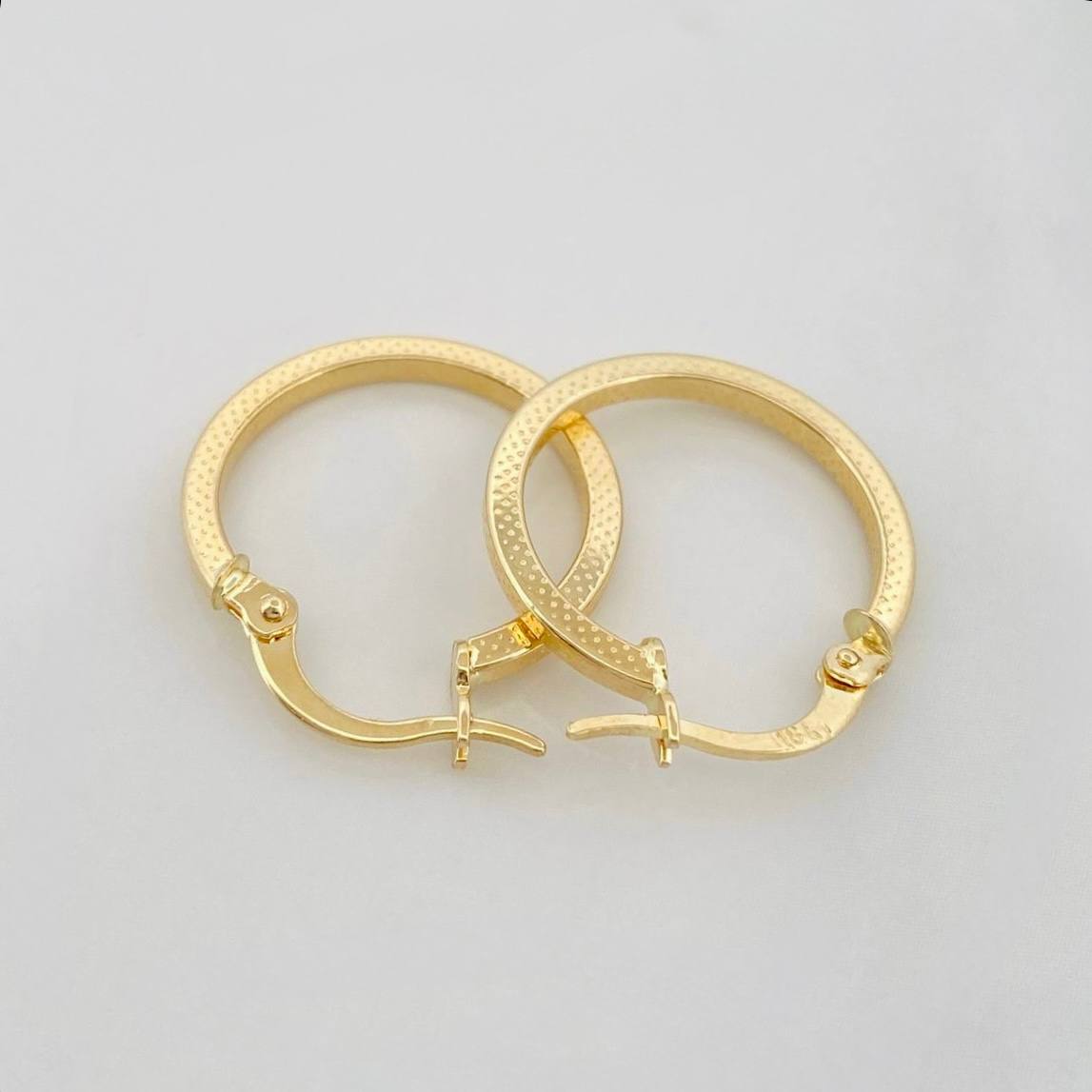 Candongas Vick 1.15g / 3/4 in Oro Amarillo 18K