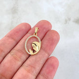 Dije Virgen Maria Circulo Floreado 1.25gr / 2.7cm / Circones Blancos Oro Amarillo 18K ©
