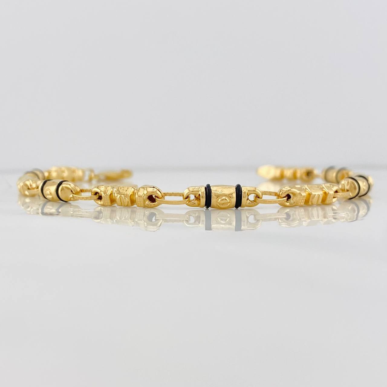 Pulso Tornillo 5.25g / 8 1/4 in / 3.89mm Oro Amarillo 18K