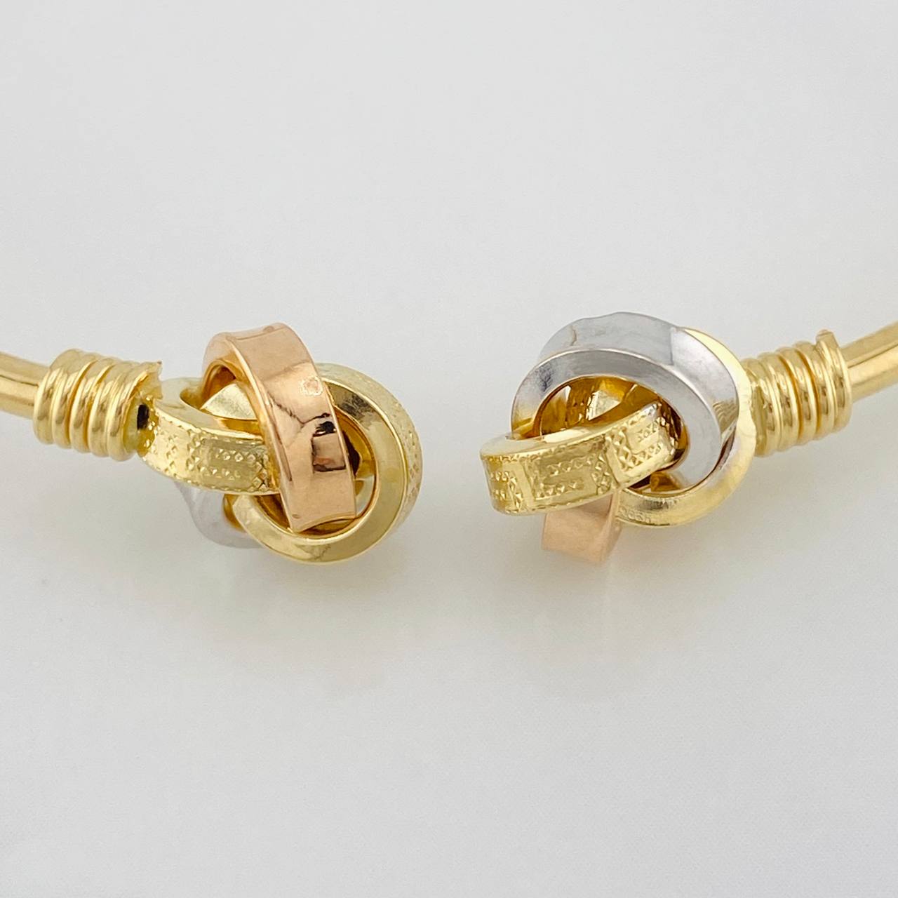 Pulso Aro Nudo 4.25g / 7 1/4 in / 2.1mm Tres Oros 18K