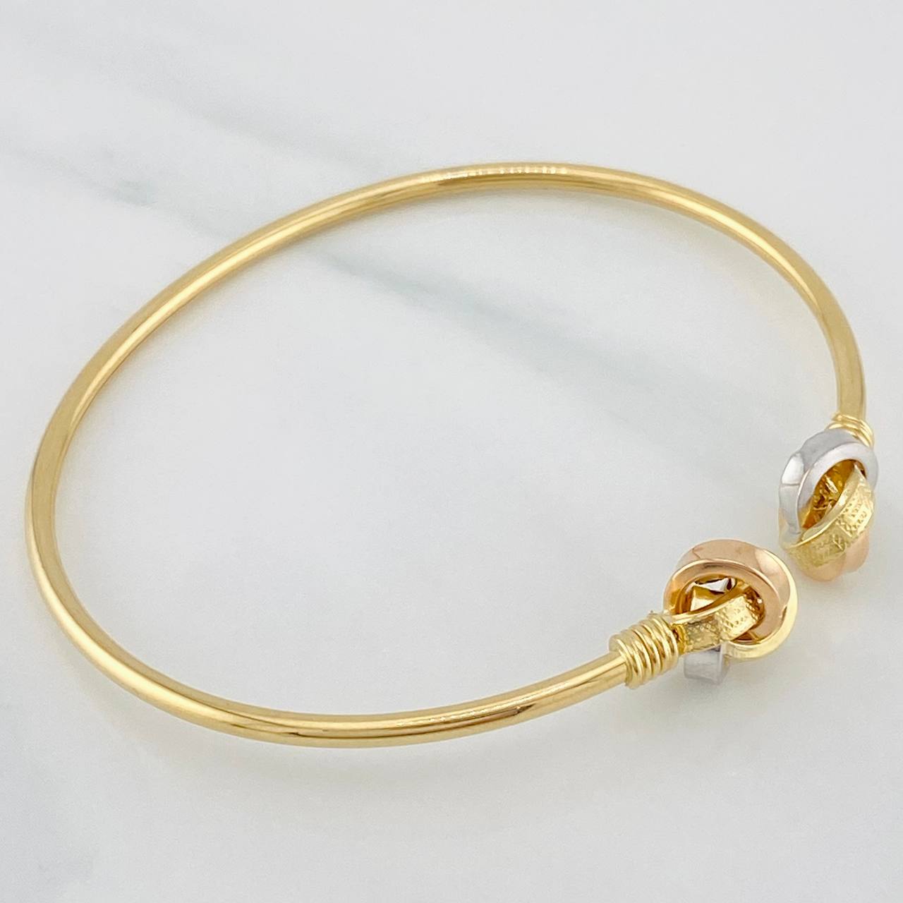 Pulso Aro Nudo 4.25g / 7 1/4 in / 2.1mm Tres Oros 18K