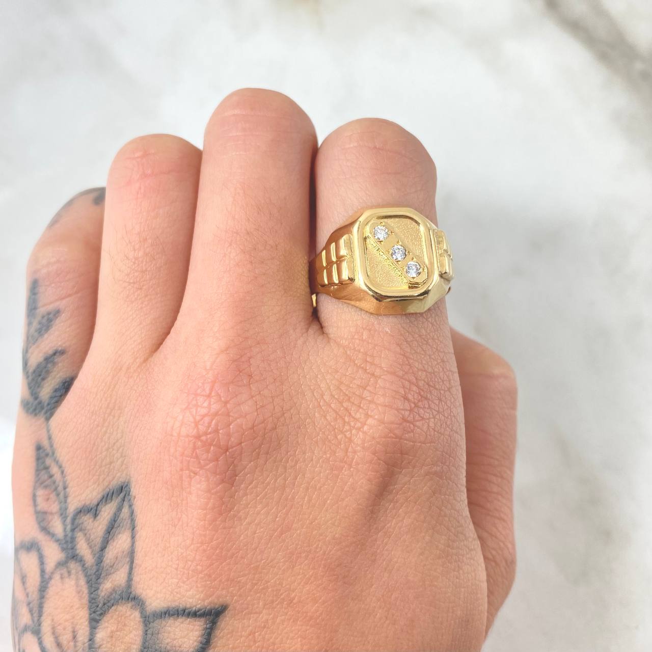 Anillo Sello Trinity 4.5gr / T10 3/4 / Oro Amarillo 18K ©