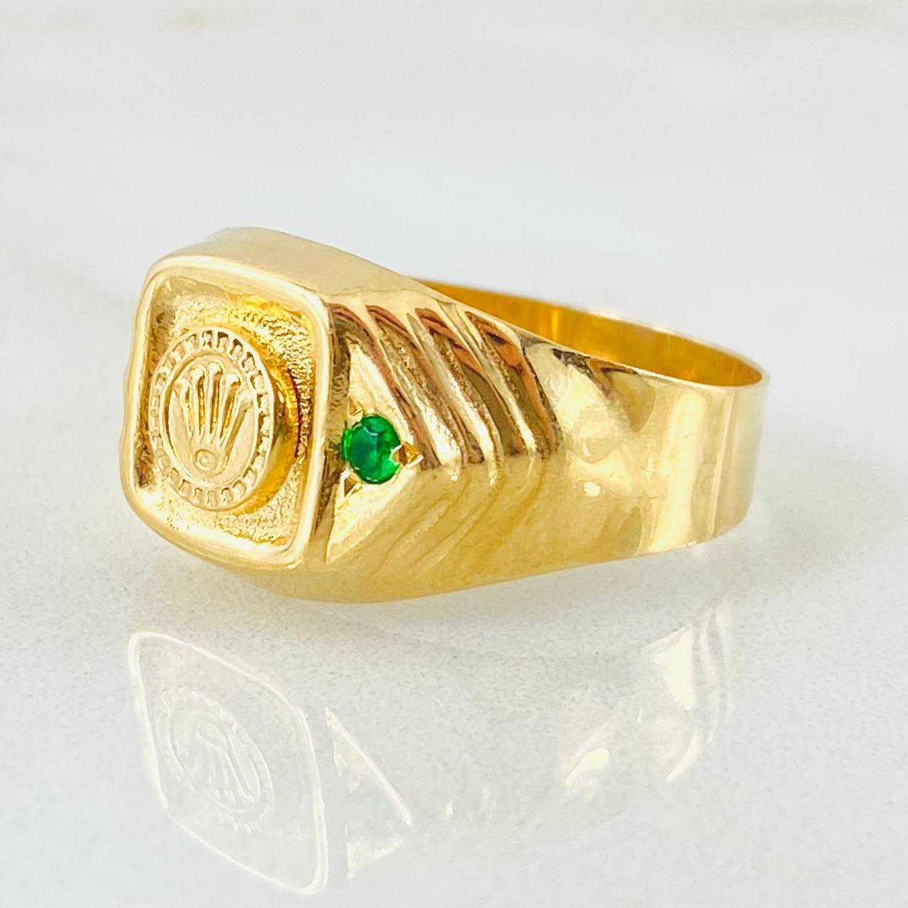 Anillo Sello Corona 2.95gr / T9 / Oro Amarillo 18K ©