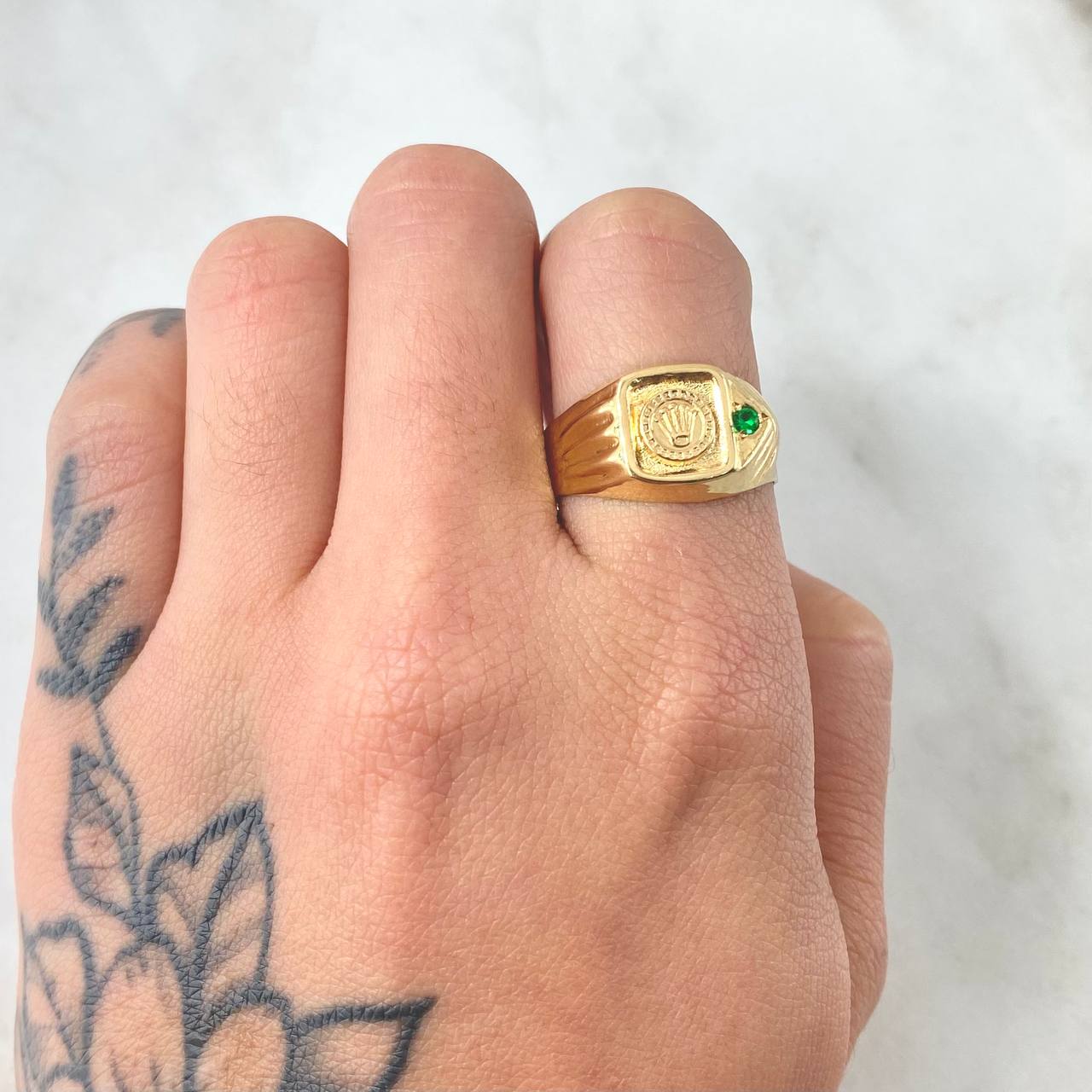 Anillo Sello Corona 2.9gr / T8 1/4 / Oro Amarillo 18K ©