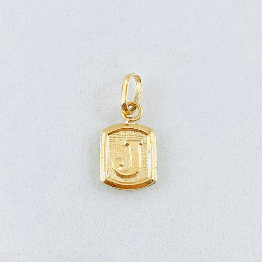 Dije Letra J 0.35gr / 1/2 in / Oro Amarillo 18K *