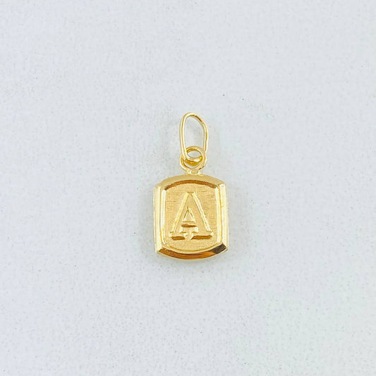 Dije Letra A 0.3gr / 1/2 in / Oro Amarillo 18K *
