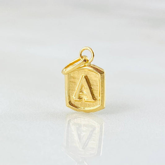 Dije Letra A Marco Texturizado 0.35gr / 1/2 in / Oro Amarillo 18K ©