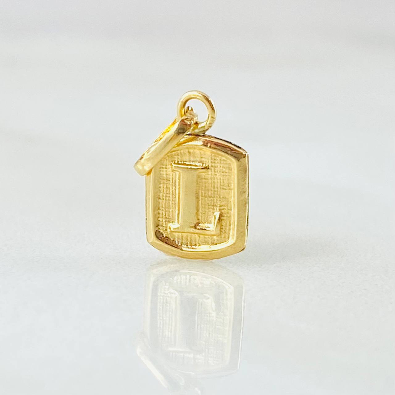 Dije Letra L 0.35gr / 1/2 in / Oro Amarillo 18K