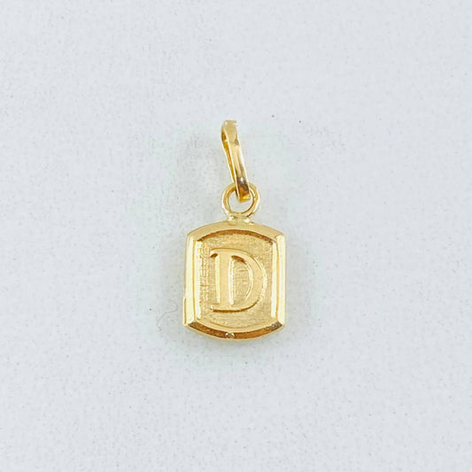 Dije Letra D 0.35gr / 1/2 in / Oro Amarillo 18K *