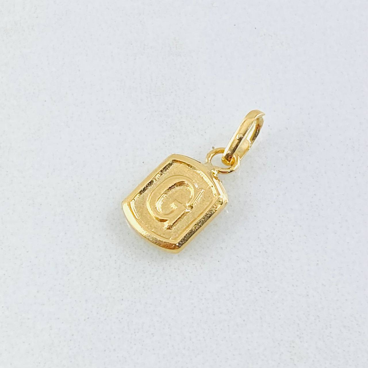 Dije Letra G 0.35gr / 1/2 in / Oro Amarillo 18K *