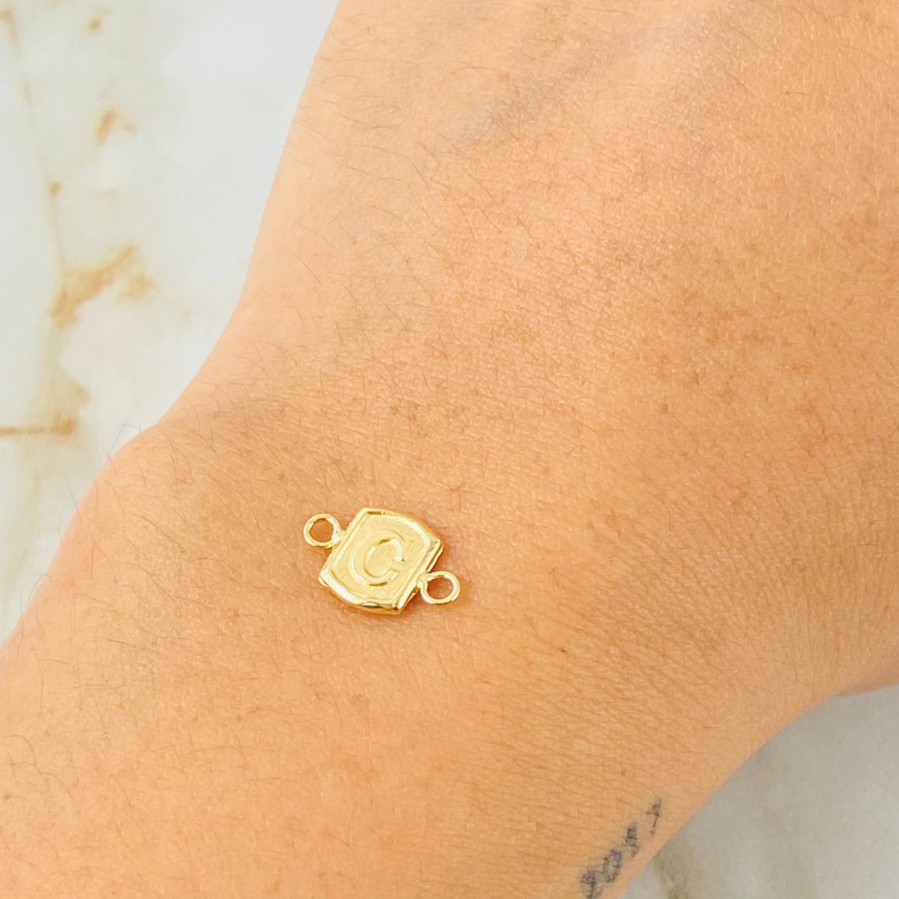 Herraje Letra C 0.25gr / 1/2 in / Oro Amarillo 18K
