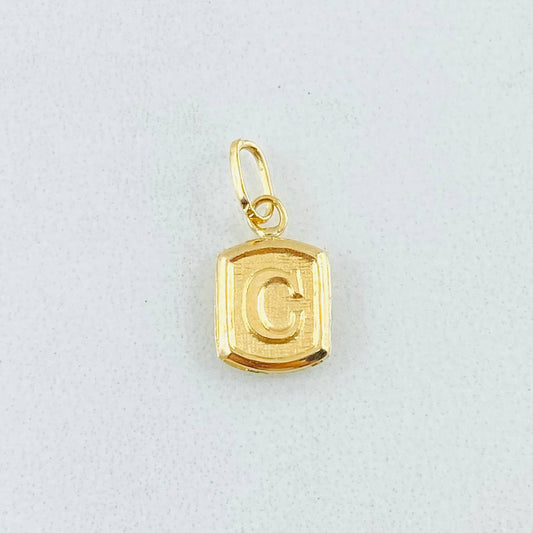 Dije Letra C 0.35gr / 1/2 in / Oro Amarillo 18K *