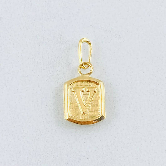 Dije Letra V 0.35gr / 1/2 in / Oro Amarillo 18K *