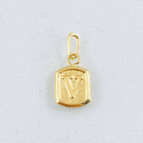 Dije Letra V 0.35gr / 1/2 in / Oro Amarillo 18K *