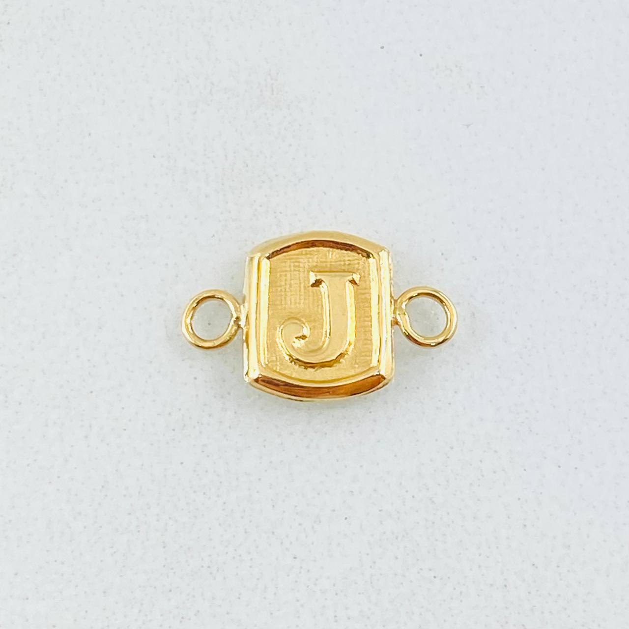 Herraje Letra J 0.25gr / 1/2 in / Oro Amarillo 18K ©