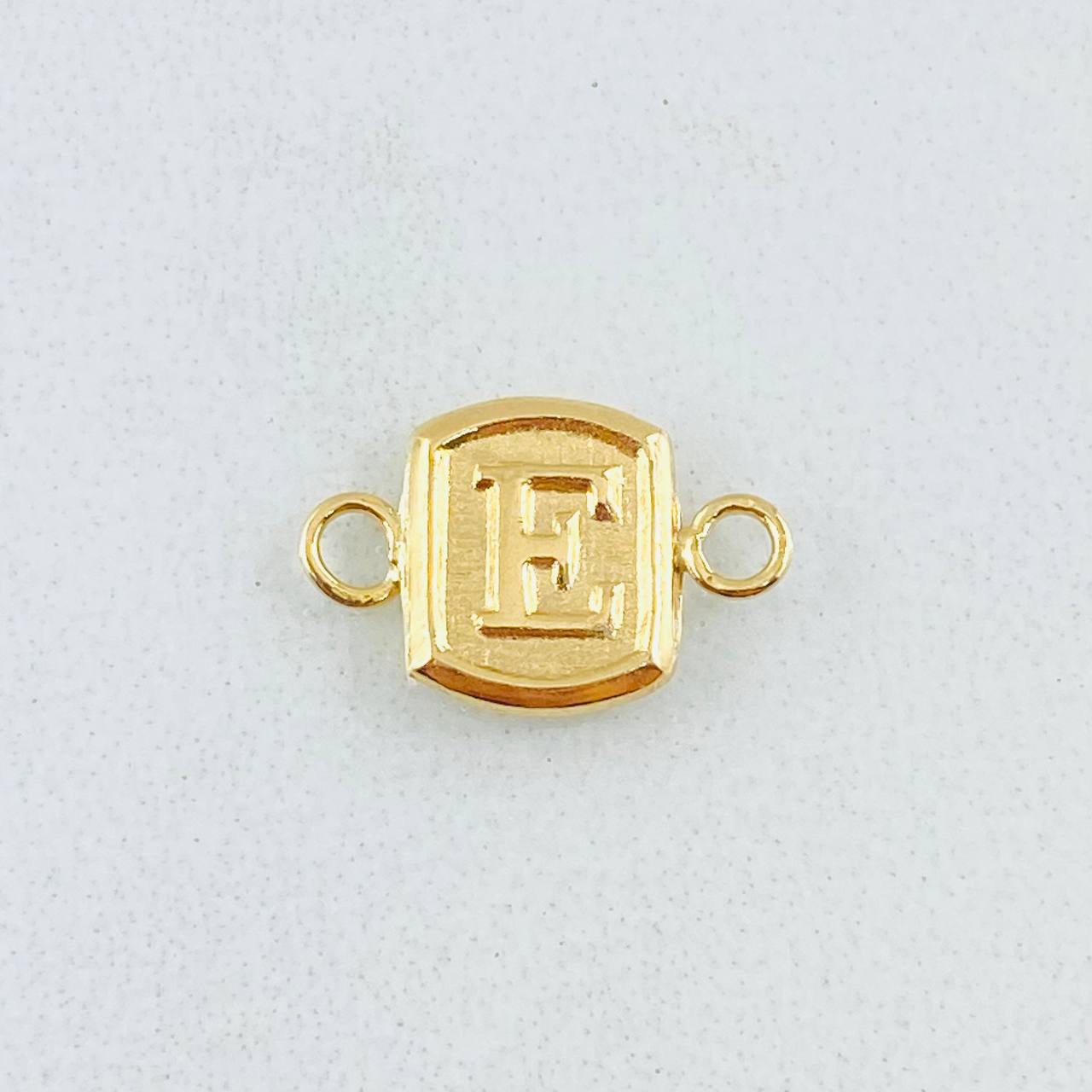 Herraje Letra E 0.25gr / 1/2 in / Oro Amarillo 18K *