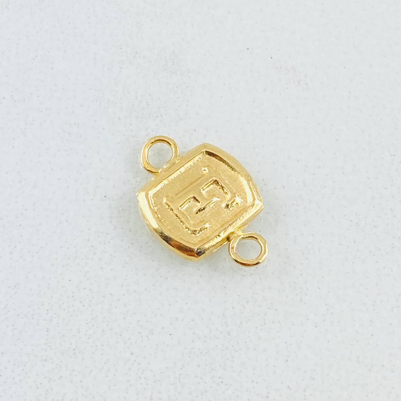Herraje Letra E 0.25gr / 1/2 in / Oro Amarillo 18K *