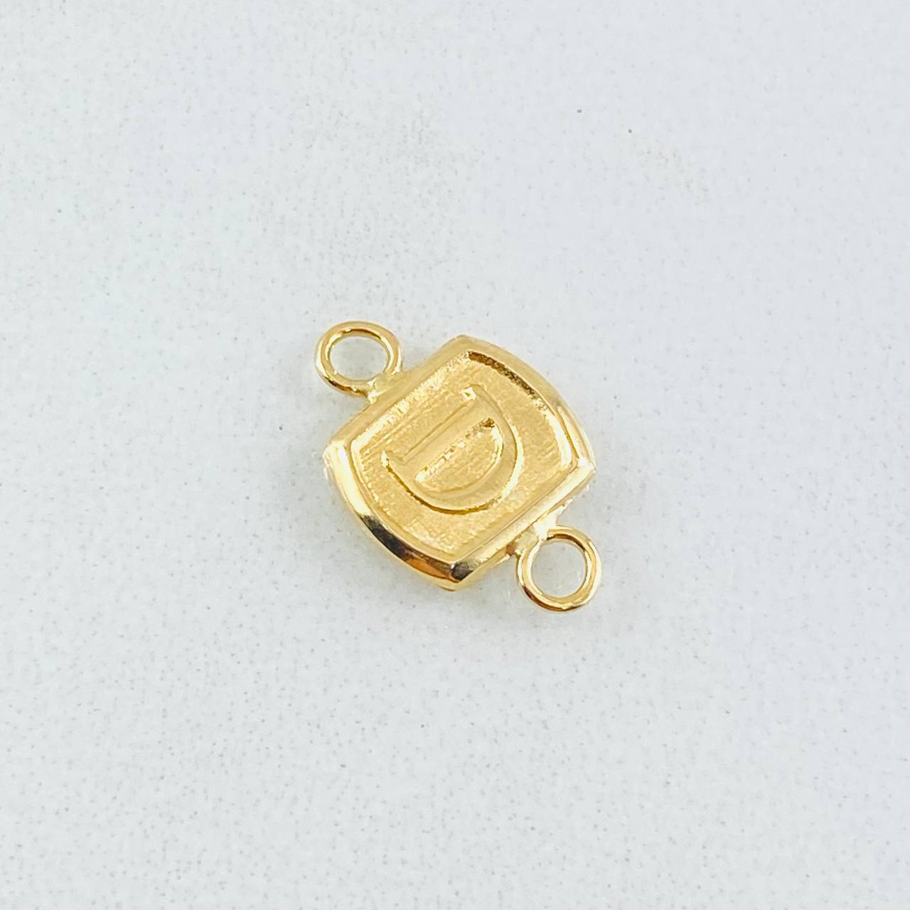 Herraje Letra D 0.3gr / 1/2 in / Oro Amarillo 18K *