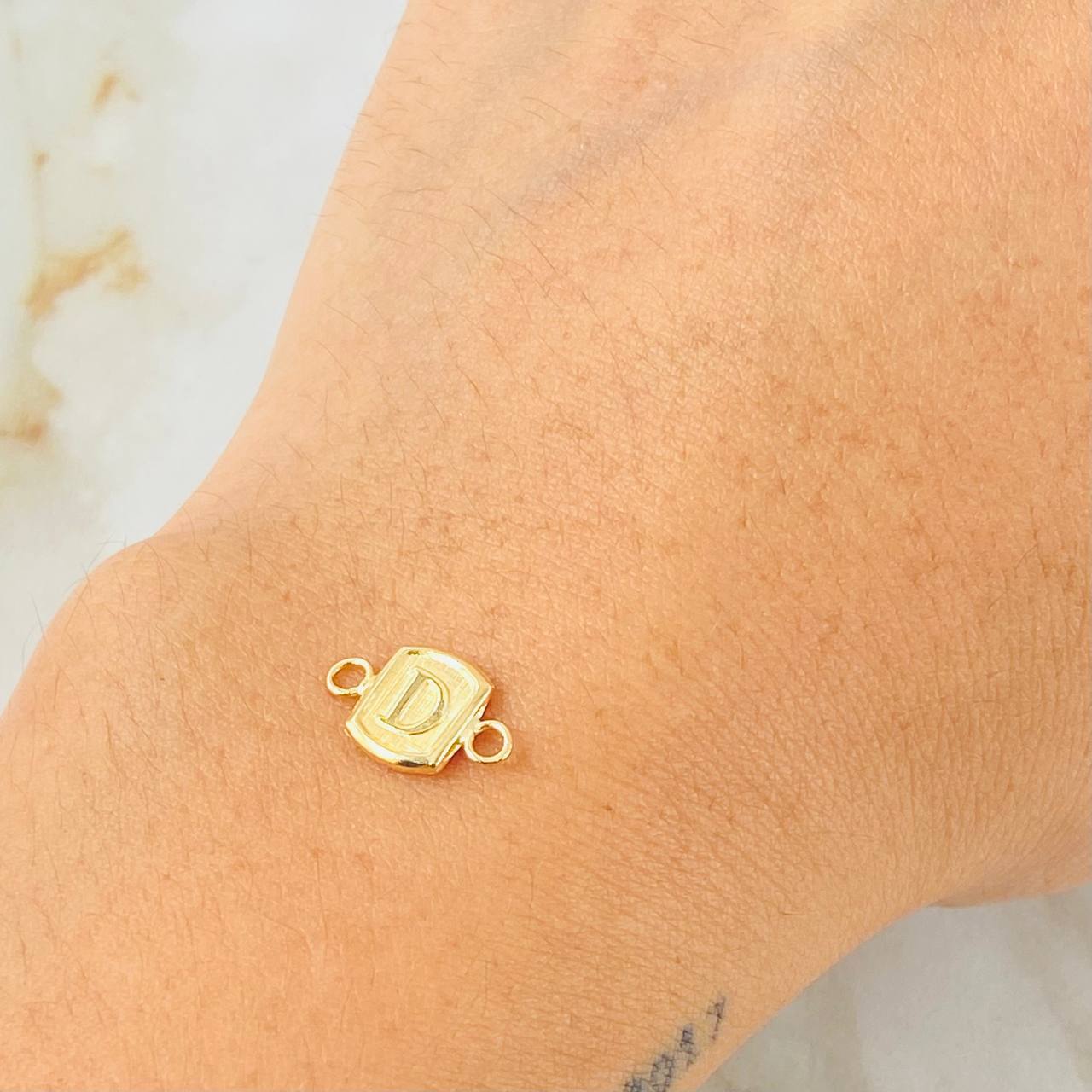 Herraje Letra D 0.3gr / 1/2 in / Oro Amarillo 18K *