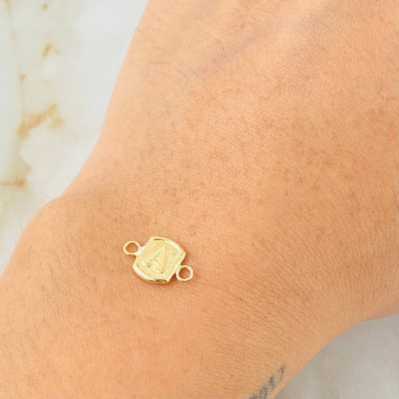 Herraje Letra A 0.35gr / 1/2 in / Oro Amarillo 18K *