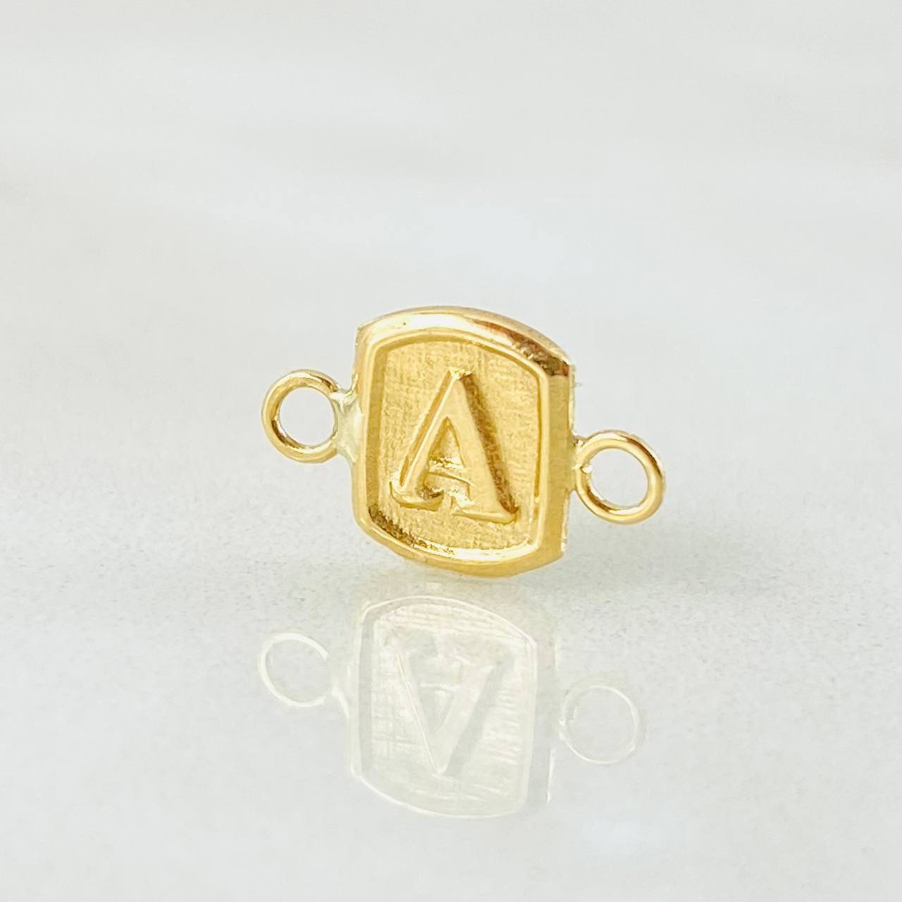 Herraje Letra A 0.25gr / 1/2 in / Oro Amarillo 18K