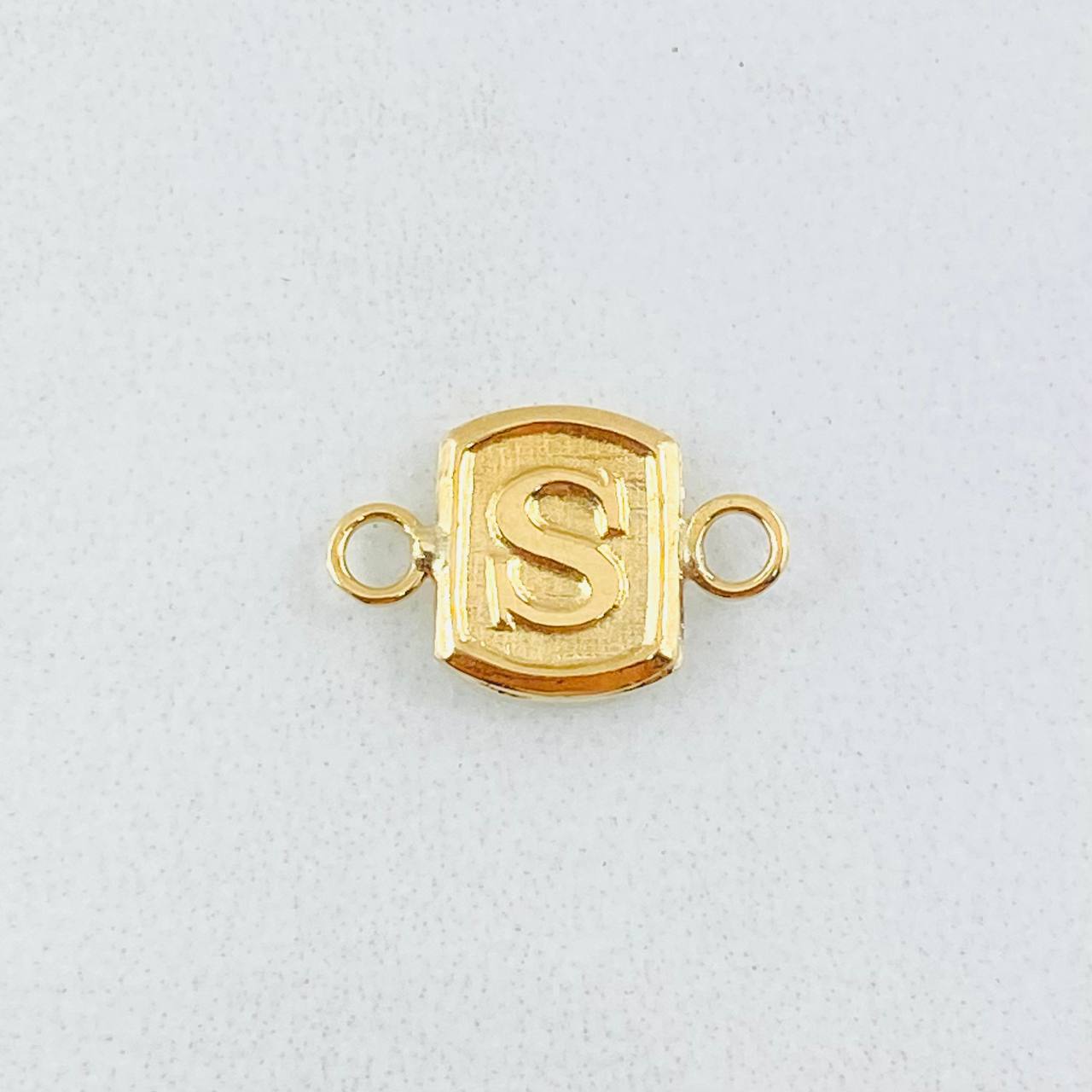 Herraje Letra S 0.3gr / 1/2 in / Oro Amarillo 18K ©