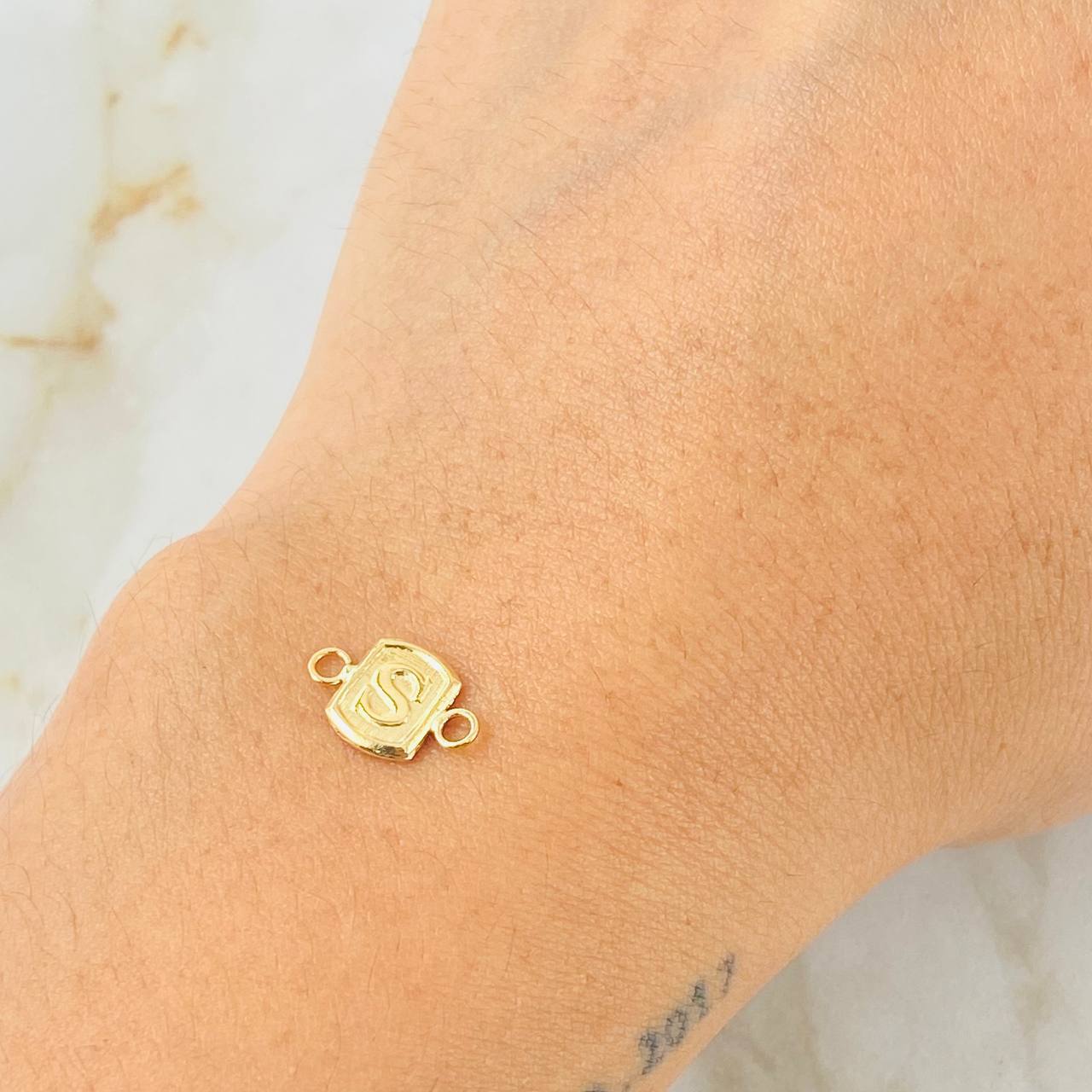 Herraje Letra S 0.3gr / 1/2 in / Oro Amarillo 18K ©