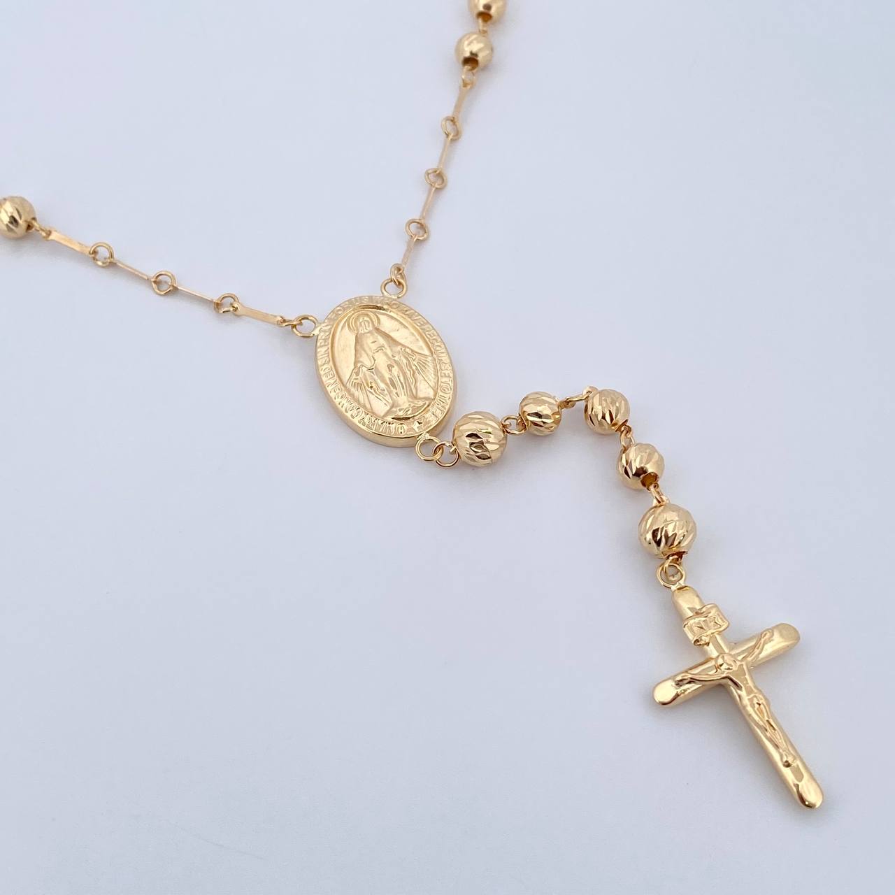 Rosario Virgen Milagrosa 15.6gr / 62cm / 5mm-6mm Bolas Diamantadas Oro Amarillo 18K $