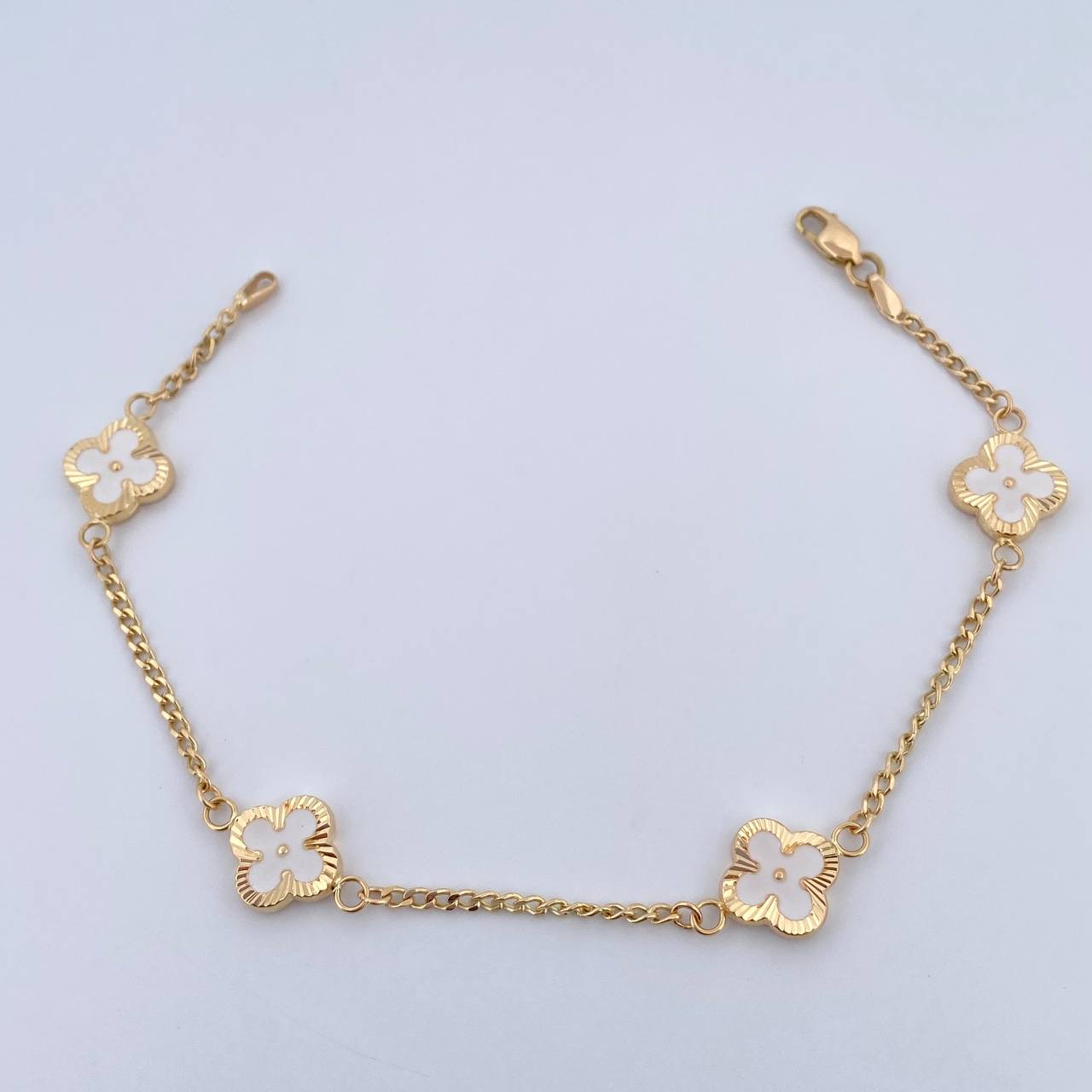 Pulso Trebol  Cubano 3.9gr / 19cm / 1.6mm Diamantado Electroestatico Blanco Oro Amarillo 18K $