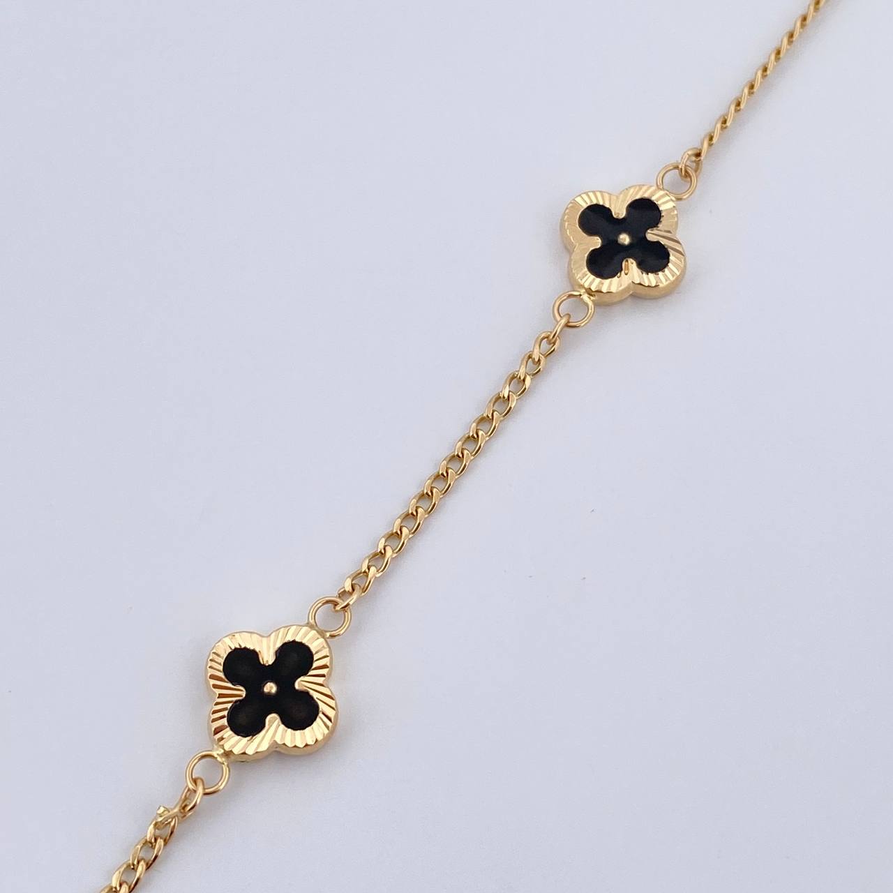 Pulso Trebol Cubano 3.95gr / 18.5cm / 1.6mm Diamantado Electroestatico Negro Oro Amarillo 18K $