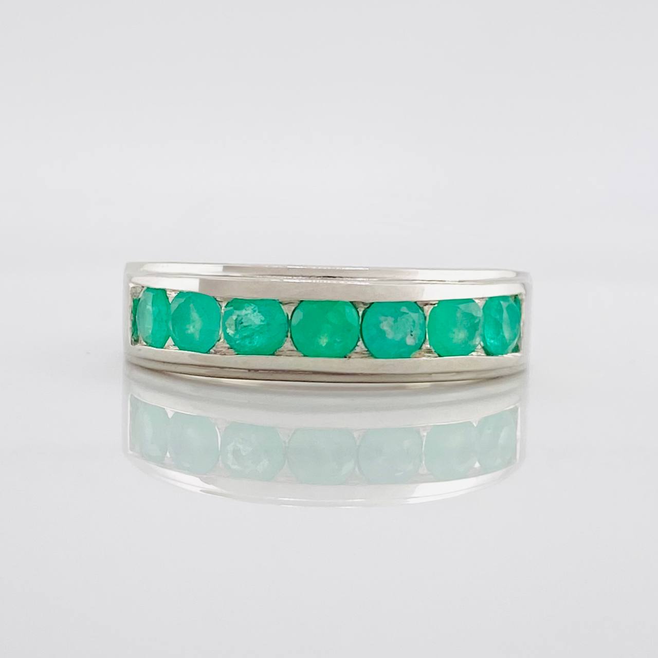 Rectangular Channel Ring Emeralds 1.05pts 3.4g / T9 Silver 950