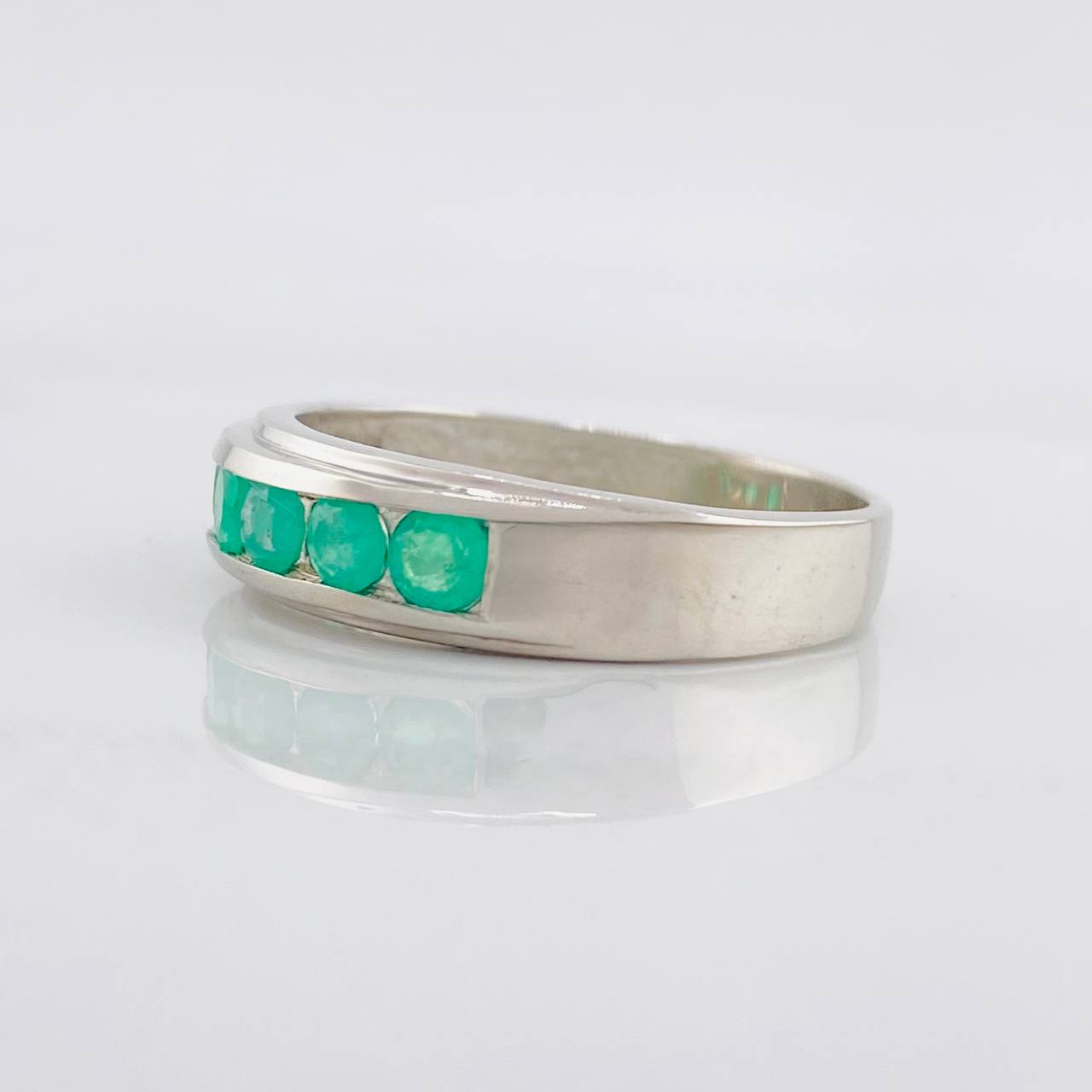Rectangular Channel Ring Emeralds 1.05pts 3.4g / T9 Silver 950