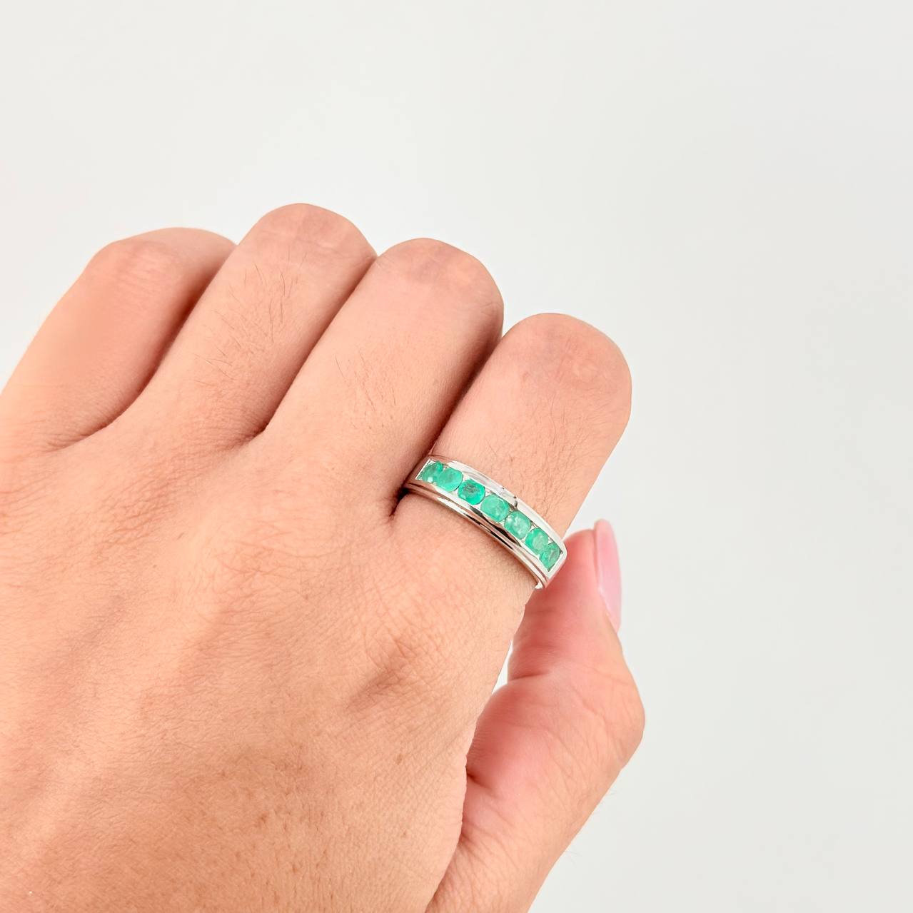 Rectangular Channel Ring Emeralds 1.05pts 3.4g / T9 Silver 950