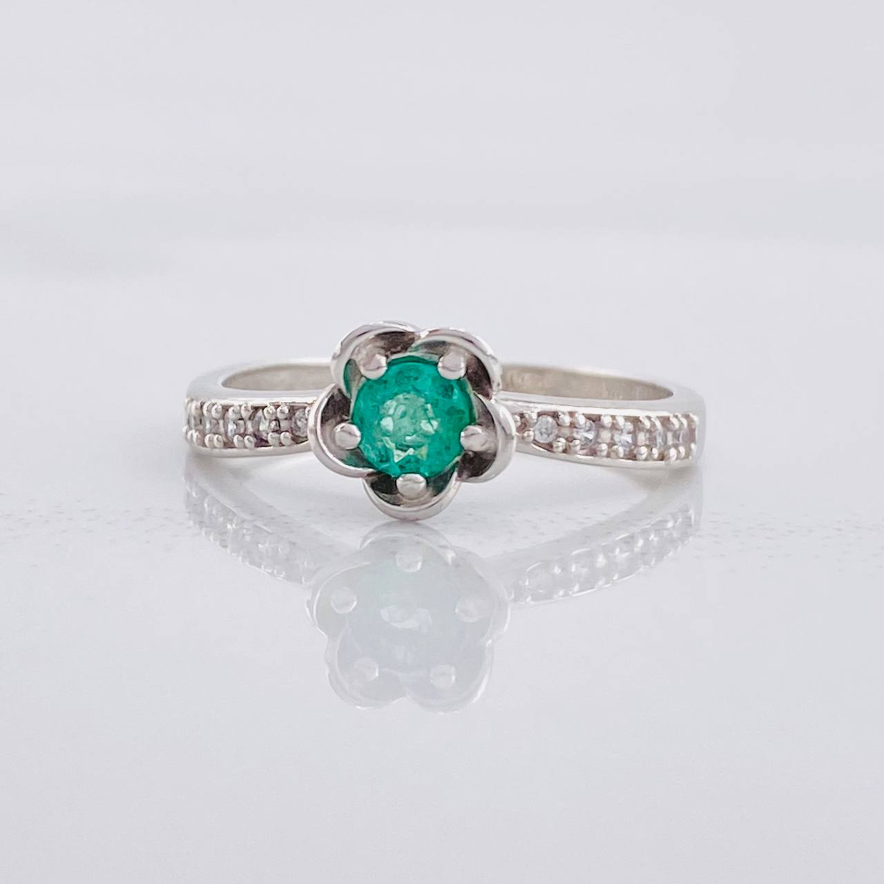 Ring Florentine Channel Emeralds 29pts 1.95g / T7 1/2 Silver 950